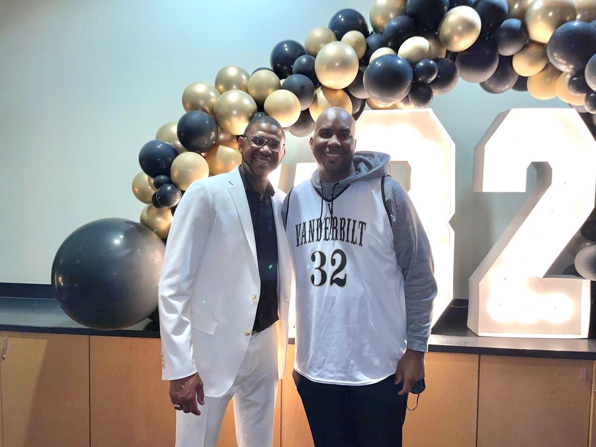 Happy Birthday to the 🐐<a href="/shanfoster_32/">Shan Foster</a>