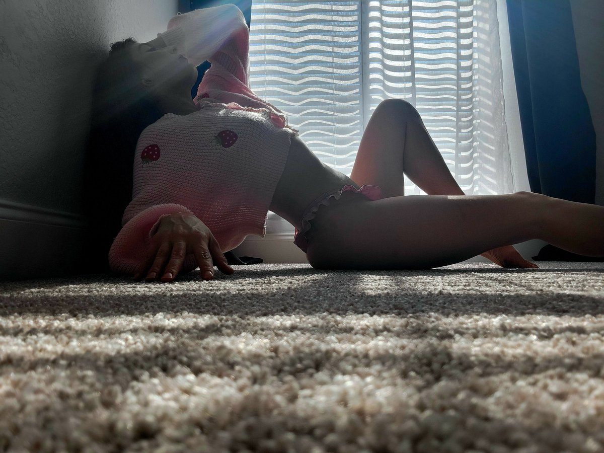 LadyFaera's tweet photo. https://t.co/F9e9kDBflk 

#onlyfans #sugarbabies #brats #feet https://t.co/AfB53DuKsM