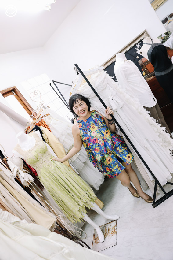 readthecloud's tweet image. ในคอลัมน์ #PageMaker คุยกับ กนิษฐ์-สาวิตรี เจ้าของช่อง Ganit Wedding ถึงเรื่องราวการทำช่อง Tik Tok เพื่อโละชุดแต่งงาน พร้อมเล่าเบื้องหลังการตัดชุด และไขสารพัดข้อสงสัยที่คนมีต่อชุดแต่งงาน #TheCloud  readthecloud.co/ganit-wedding-…