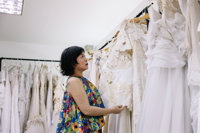 readthecloud's tweet image. ในคอลัมน์ #PageMaker คุยกับ กนิษฐ์-สาวิตรี เจ้าของช่อง Ganit Wedding ถึงเรื่องราวการทำช่อง Tik Tok เพื่อโละชุดแต่งงาน พร้อมเล่าเบื้องหลังการตัดชุด และไขสารพัดข้อสงสัยที่คนมีต่อชุดแต่งงาน #TheCloud  readthecloud.co/ganit-wedding-…