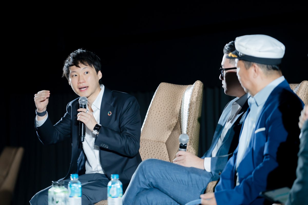 toppjirayut's tweet photo. ภาพจากงาน #BitkubMeetup2024 ครั้งที่ 5 ภายใต้หัวข้อ "3 Generations of Entrepreneurs"
ขอขอบคุณแขกรับเชิญสุดพิเศษทุกท่านที่มาร่วมแชร์มุมมองการทำธุรกิจในแบบของตัวเองและผมหวังว่าทุกคนจะได้มุมมองใหม่ และนำไปปรับใช้ต่อยอดความสำเร็จในแบบของตัวเองกันนะครับ
#Toppjirayut #ท๊อปจิรายุส https://t.co/2egqS5w4sG