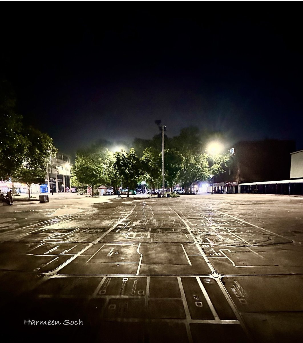 HarmeenSoch's tweet photo. Lost your way in Chandigarh ever? No problem, come to Sector 17 and check the map on market floor 😄

#Sec17
#Chandigarh
#NightTales https://t.co/l3brzyLp3x