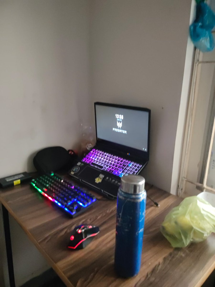 askwhykartik's tweet image. 1st year of college vs 4th year of college.
#freelance #developer #setup