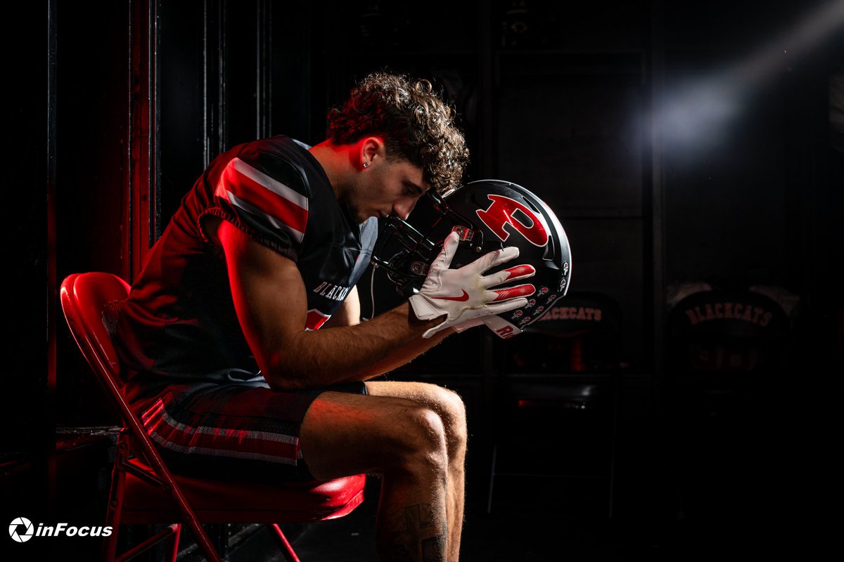 focus_ky's tweet photo. That black and red goes hard!π₯πΈπ€ #loyalandtrue #Blackcats #prestonsburg #photographer #seniorsession #stayfocused https://t.co/VyjrcPLv33