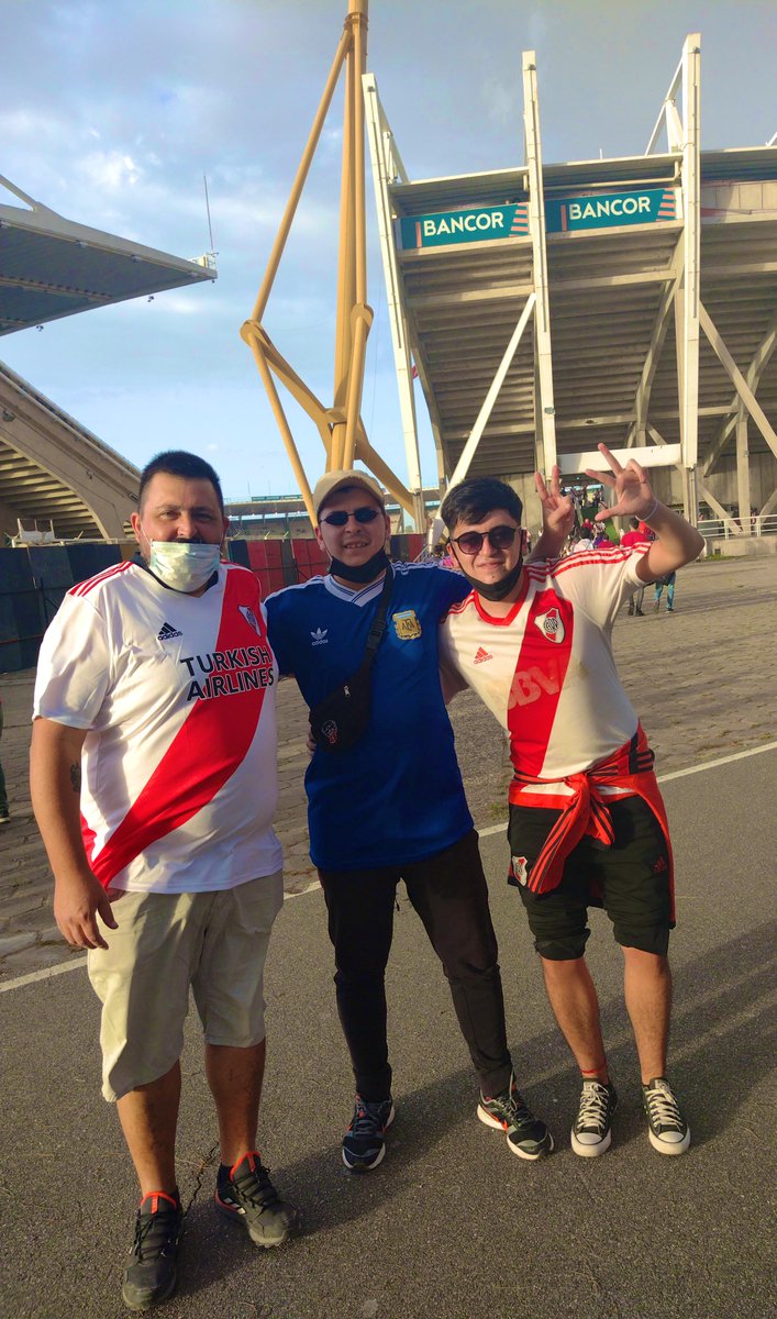 bautiolivera_'s tweet photo. Hoy es el primer partido sin mi viejo, gracias por hacerme hincha del club mas lindo, y por transmitirme ese sentimiento que no se puede explicar, siempre vas a ser mi hincha favorito y el mas anti boca que existe, la cancha te va a extrañar loco. te amo ❤️ https://t.co/nIsKyzyQbw