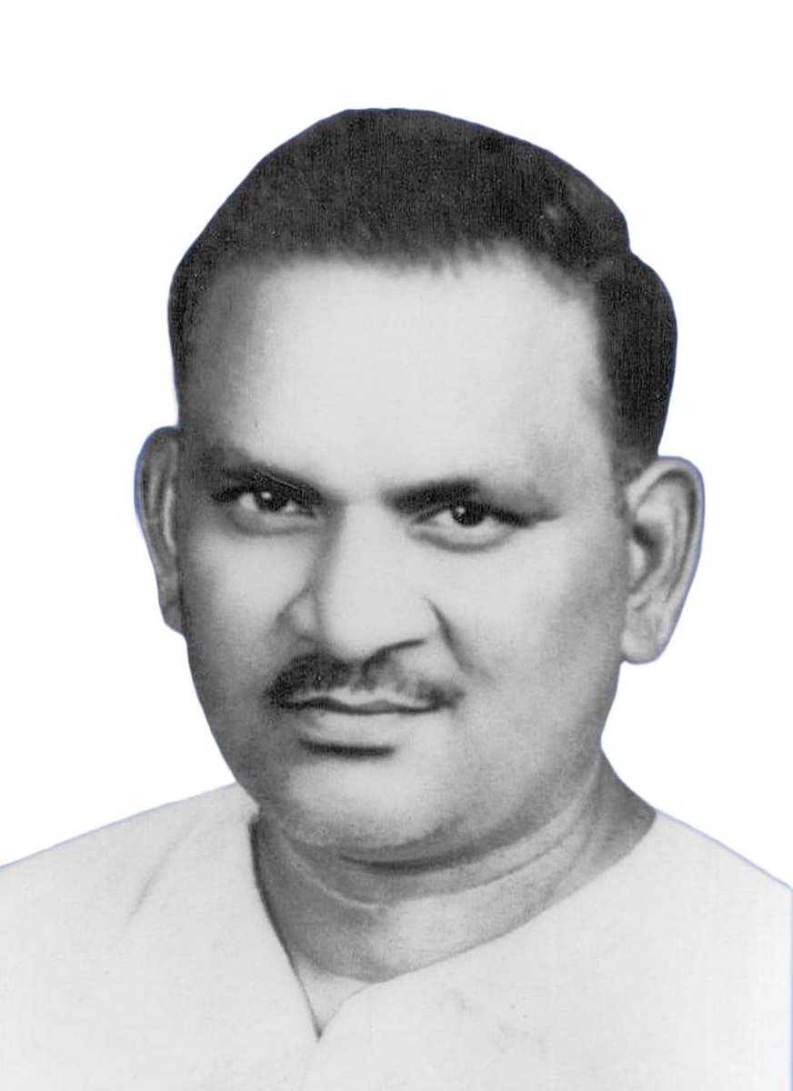 amitjnp76's tweet photo. जनसेवा वाली सियासत की विरासत के जन्मदाता एवं आम जनमानस में साहब के नाम से विख्यात पूज्य दादाजी स्वर्गीय राजबहादुर यादव जी (पूर्व विधायक, रारी) (पूर्व ब्लाक प्रमुख, करंजाकला) के 46 वीं पुण्यतिथि पर श्रद्धा सुमन अर्पित करने के साथ कोटि कोटि नमन
#Jaunpur #rari #malhani #karanjakala https://t.co/mb5yfbCyql
