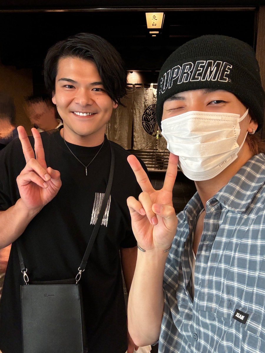 takuro_chandan's tweet photo. 誕生日祝ってもらっちゃった
優男すぎっ✈️🦍✈️🦍

#金城碧海 https://t.co/kT0rGadjMZ