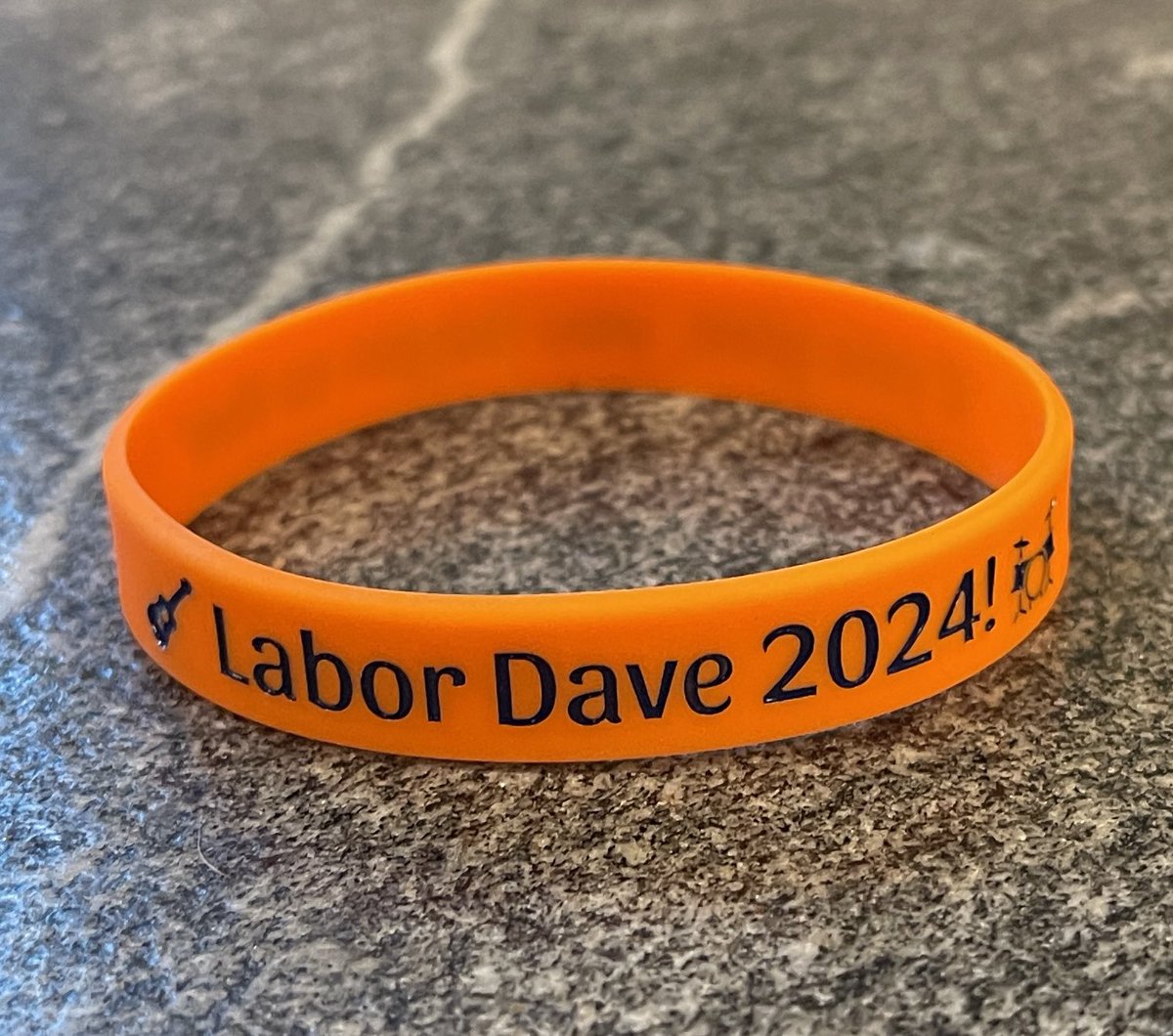 CMBlessington's tweet photo. 10 days until #davematthewsband at the Gorge! Our family will be giving away hundreds of these wristbands as a thank you to the band and the DMB community for 20+ years of incredible Labor Dave Weekend memories. So, so grateful. 

#DMBGorgecrew 
#DMB https://t.co/0o51DHYqdc