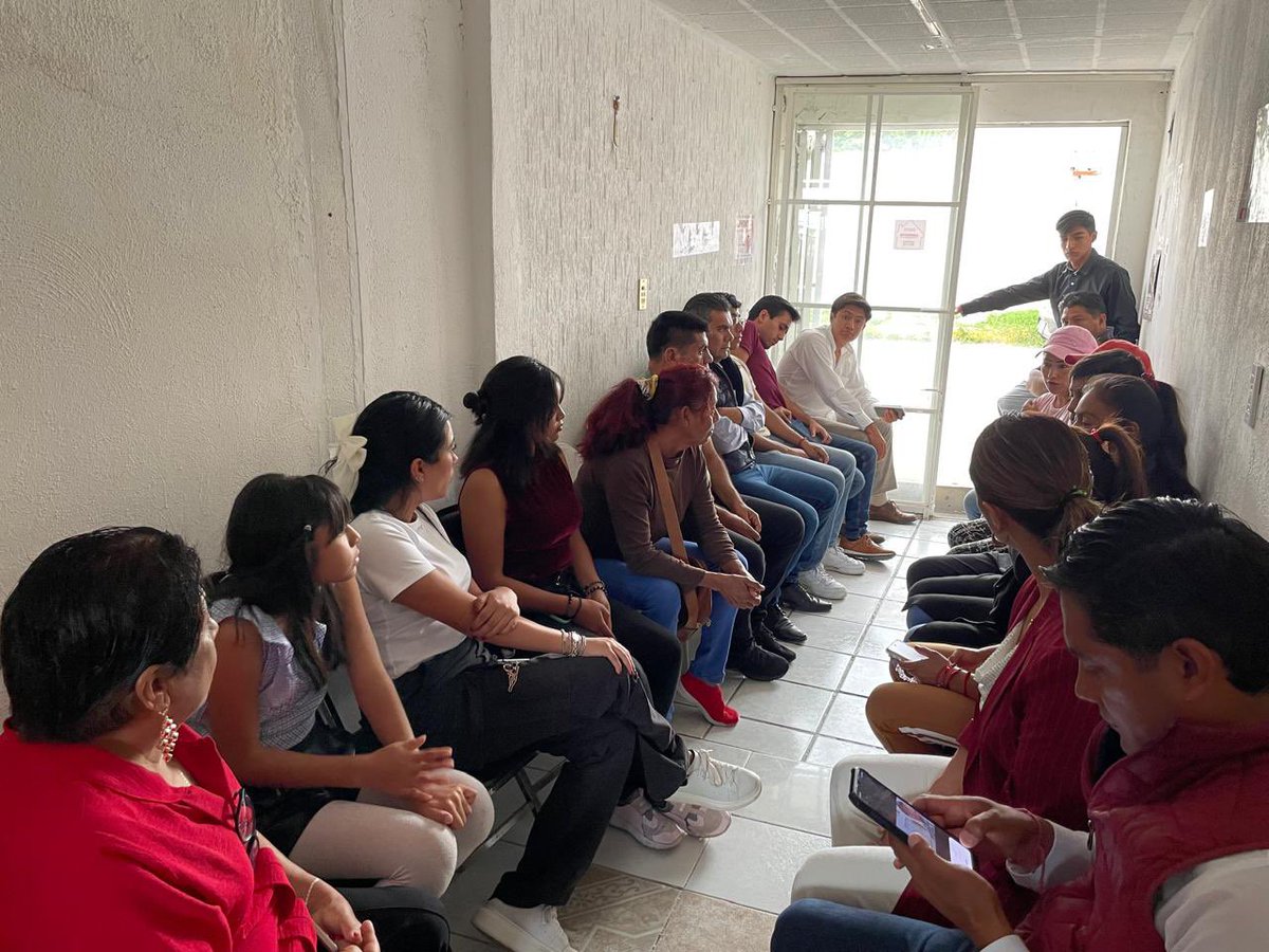 NoraMEscamilla's tweet photo. No tengo más que palabras de agradecimiento a mi #DistritoX, porque ahí me dieron la oportunidad de servir estos seis años. Los llevo en el corazón y seguiré haciendo equipo y trabajando por un mejor San Pablo Xochimehuacan.
Gracias a liderazgos que hoy pude saludar, porque se convirtieron en grandes amigos. Sin duda seguirán siendo parte de la historia que queremos construir para Puebla. 🫶🏼
¡Gracias infinitas!🙏🏼