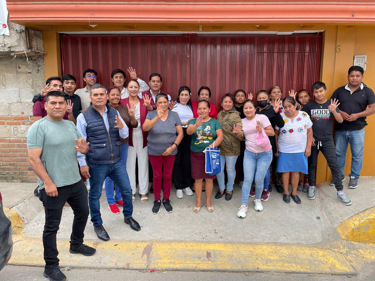 NoraMEscamilla's tweet photo. No tengo más que palabras de agradecimiento a mi #DistritoX, porque ahí me dieron la oportunidad de servir estos seis años. Los llevo en el corazón y seguiré haciendo equipo y trabajando por un mejor San Pablo Xochimehuacan.
Gracias a liderazgos que hoy pude saludar, porque se convirtieron en grandes amigos. Sin duda seguirán siendo parte de la historia que queremos construir para Puebla. 🫶🏼
¡Gracias infinitas!🙏🏼