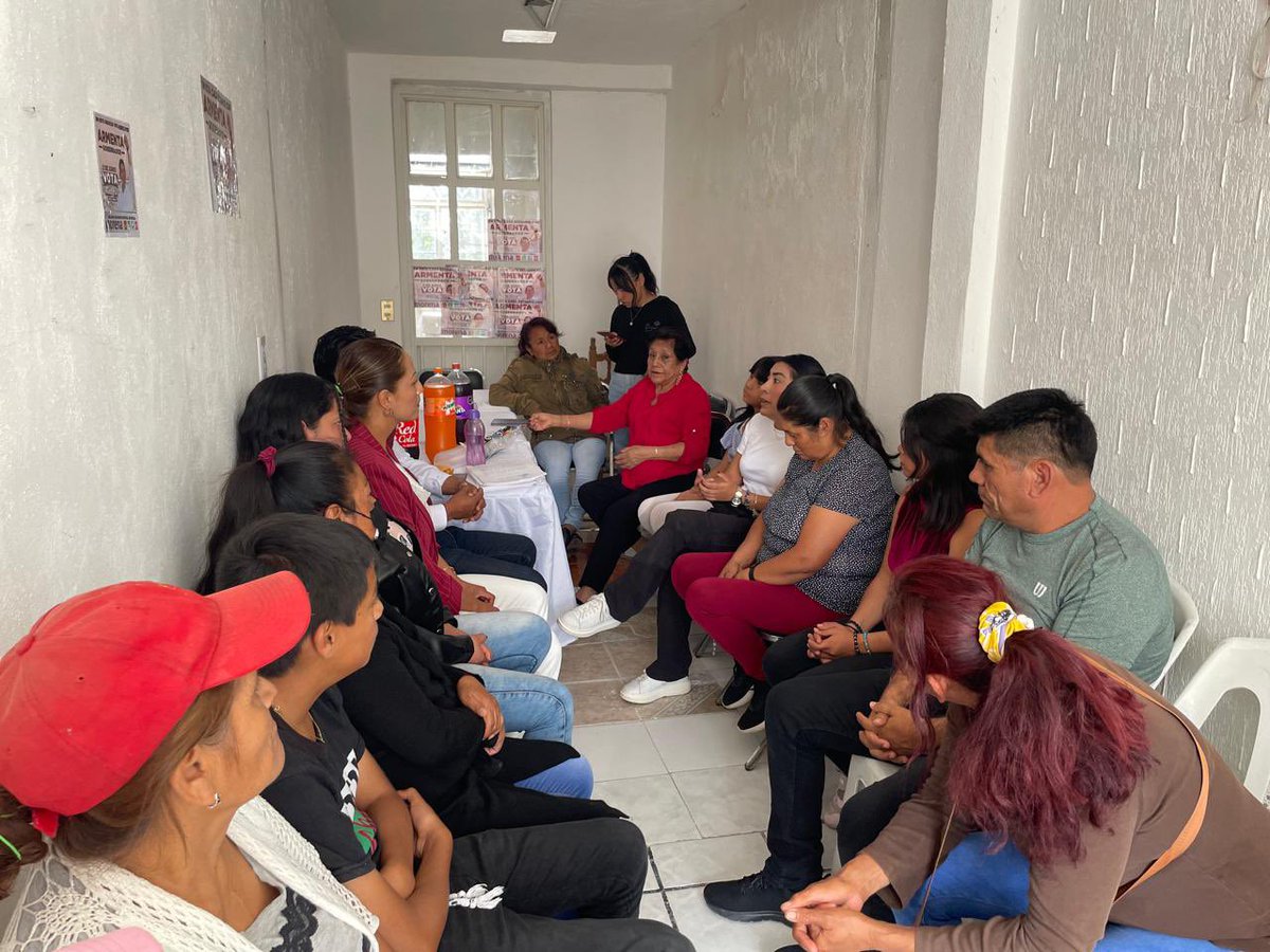 NoraMEscamilla's tweet photo. No tengo más que palabras de agradecimiento a mi #DistritoX, porque ahí me dieron la oportunidad de servir estos seis años. Los llevo en el corazón y seguiré haciendo equipo y trabajando por un mejor San Pablo Xochimehuacan.
Gracias a liderazgos que hoy pude saludar, porque se convirtieron en grandes amigos. Sin duda seguirán siendo parte de la historia que queremos construir para Puebla. 🫶🏼
¡Gracias infinitas!🙏🏼