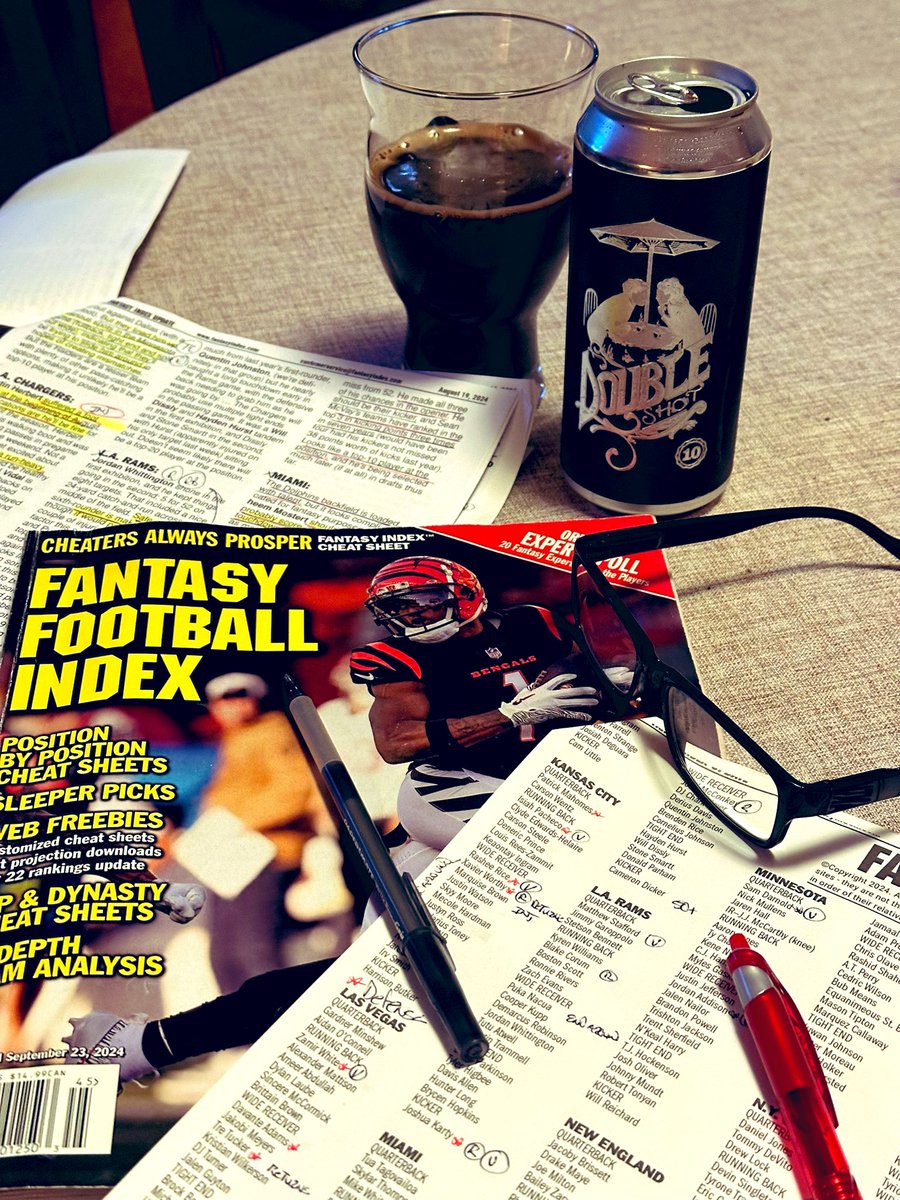 BurlsTherapy's tweet photo. Cool weather means fantasy football prep and world class stout 😎 https://t.co/HTJ9XEOpOS