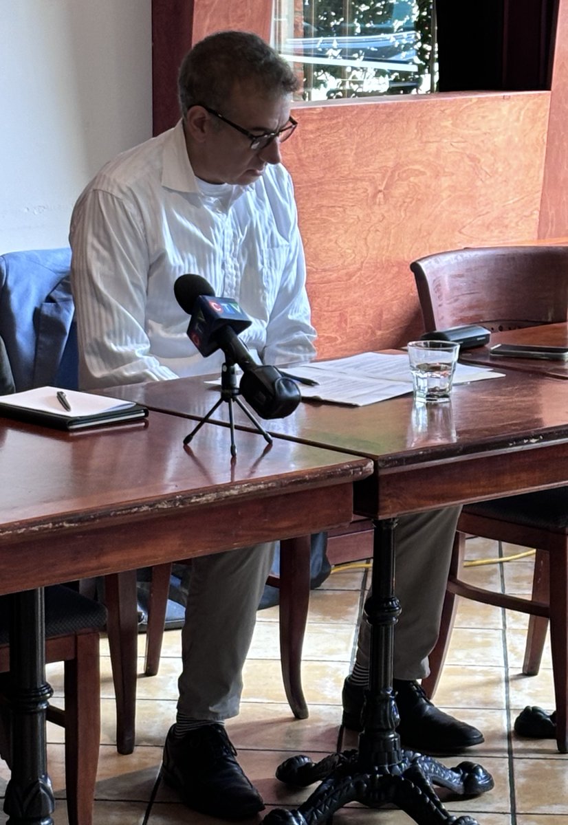 Ma mère m'a montré la force et le courage en nous amenant ici. Le Canada nous a offert des opportunités, et maintenant je veux m'assurer que ces opportunités existent pour tous. #polican #LasalleÉmardVerdun