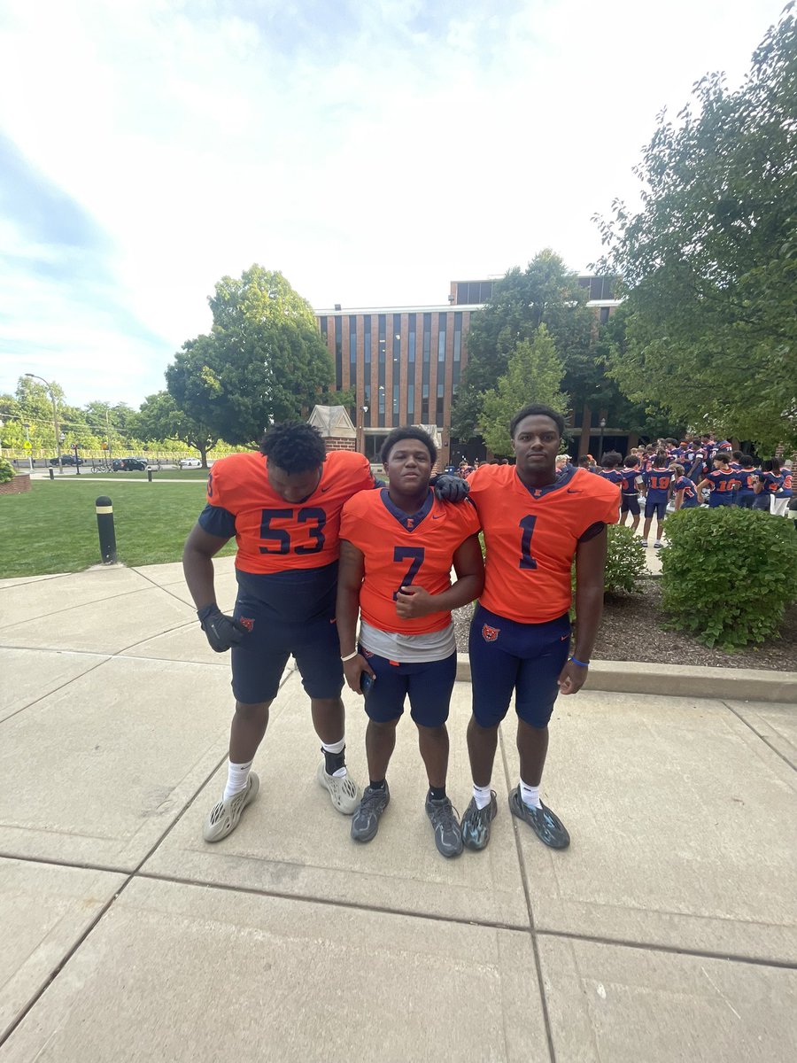 YDaeshaun's tweet photo. Very excited to be playing with my bruddas this year. Can’t wait to show you guys what I been working on @jamrockula @griff_jensen10 @smerls31
#big53 https://t.co/BcJkJcVxEa