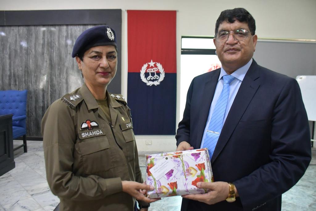 iri_iiui's tweet photo. ISLAMIC RESEARCH INSTITUTE IIU, ISLAMABAD IN COLLABORATION WITH CITY POLICE OFFICE (CPO) RAWALPINDI ORGANIZED TRAINING OF POLICE OFFICERS OF RAWALPINDI ON GENDER-BASED VIOLENCE REDUCTION IN PAKISTAN AT IRSHAD AUDITORIUM, POLICE LINES, RAWALPINDI ON JUNE 12, 2024 https://t.co/dCY16RbvA2