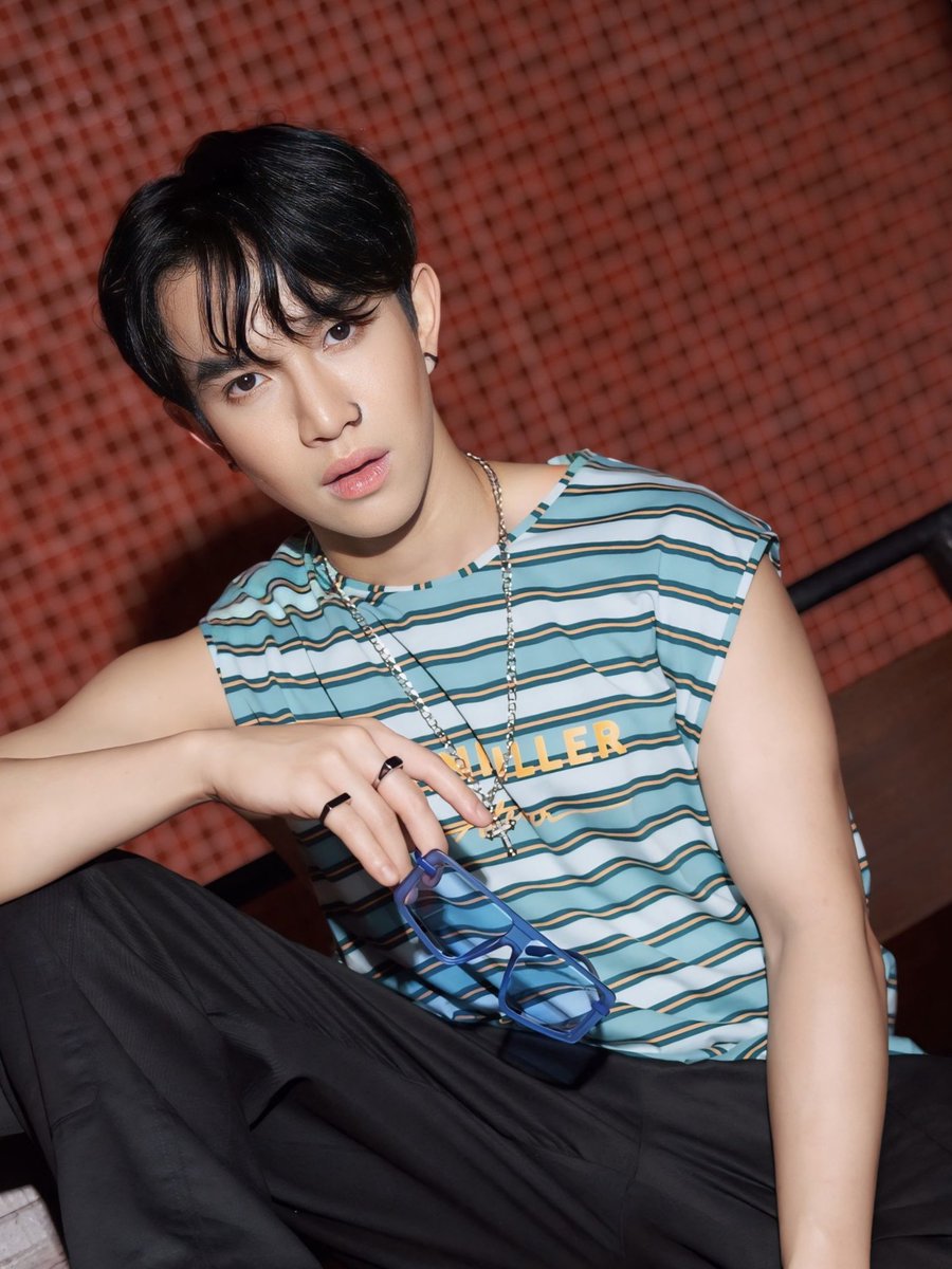 3kok_official's tweet photo. มีดที่ว่าคม ยังไม่คมเท่าหน้าก๊กเลย 😎
โอ๊ยเลือดกำเดาไหลเลย🩸
#ก๊กเป็นก้อน #เจ้าก้อนของก๊ก
#PAINKILLERatelier #PAINKILLERclan
#deckthailand #deckfunglasses https://t.co/4ivJP1FrWU
