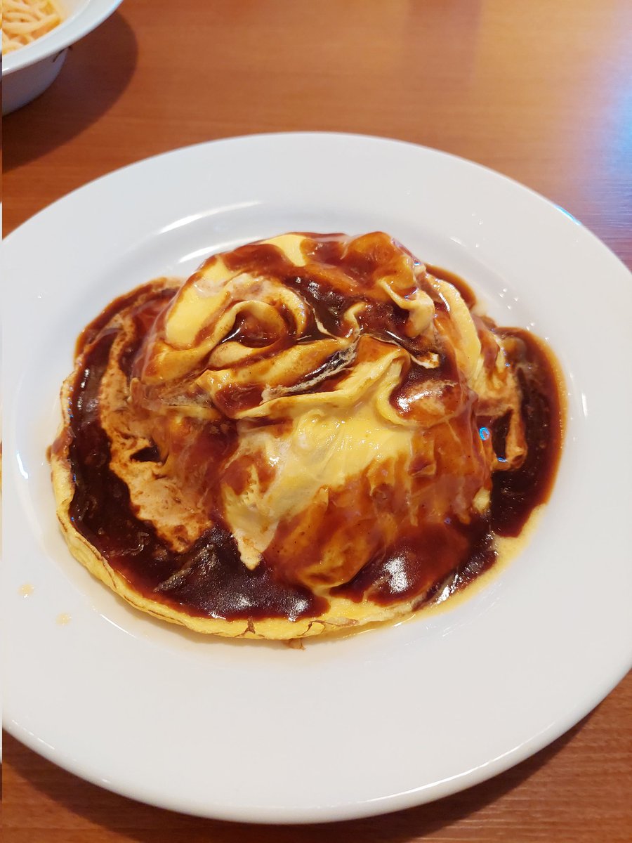ayako92758's tweet image. 今日はオムライスが食べたくってデニーズでランチ☕️
とろ〜り卵とチーズで美味しかった〜(´ڡ`)
ご馳走様でした
#デニーズランチ
#とろ〜り卵とチーズのオムライス