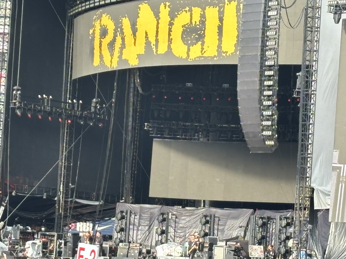ColleenEYWG's tweet photo. Green Day/Rancid https://t.co/HESDNnm5g1