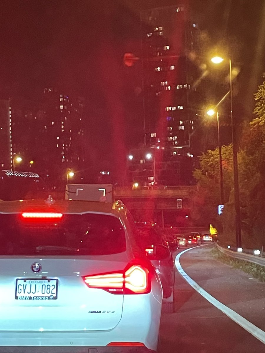 happychicklet12's tweet photo. Toronto at midnight… https://t.co/NXSNxKYHmX