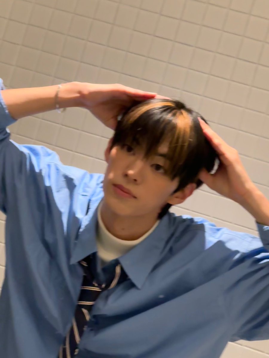 c10ver130's tweet photo. 셀카 모음 #도훈 https://t.co/2GcnzvT3Hn