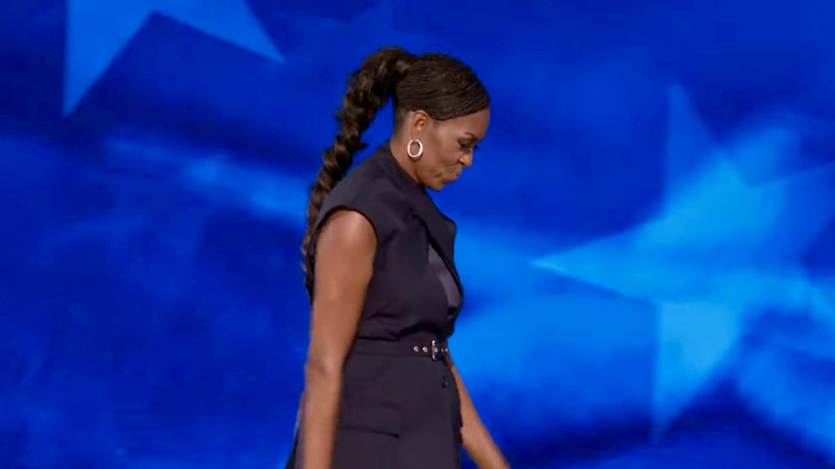 WhenBrianSmiles's tweet photo. Michelle LaVaugn Robinson Obama—girl from the south side and America’s #FOREVERFIRSTLADY https://t.co/dd8xajk1f7