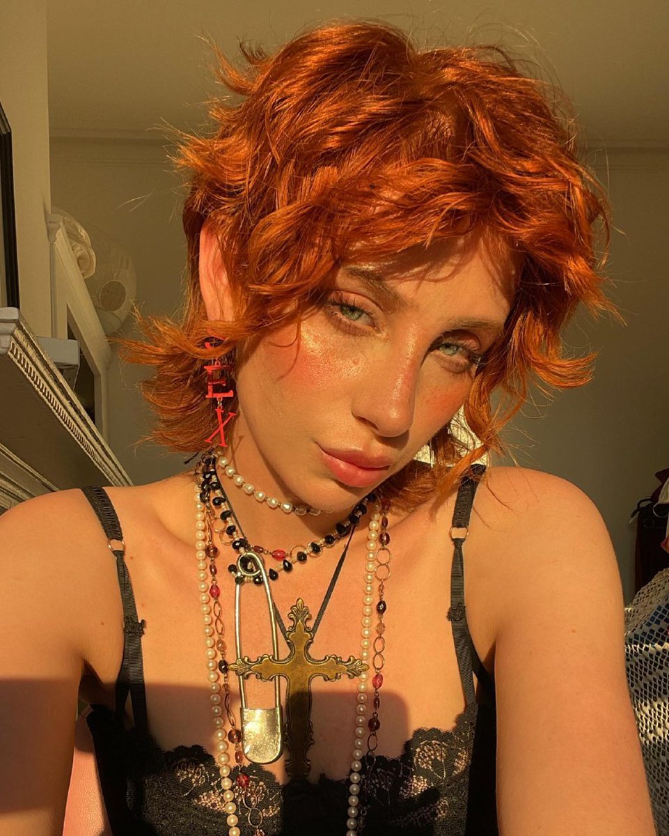 ᅟᅟᅟ      ៸៸  Hazel Oceane Rheault  ❞
ᅟᅟᅟᅟᅟᅟᅟ ❪  𝒆la — 𝒅ela ❫
  
ᅟ˒  𝒊dαde  : 20.
ᅟ˒  𝒄onta 𝕏 : <a href="/oceaneletters/">Hazenough</a>
ᅟ˒  𝒛onα  :  Norte.
ᅟ˒  𝒑rofıssα̃o  : Cenografista, Produtora e Atriz.
ᅟ˒  𝒅αtα de 𝒏αscimento  : 18/08.