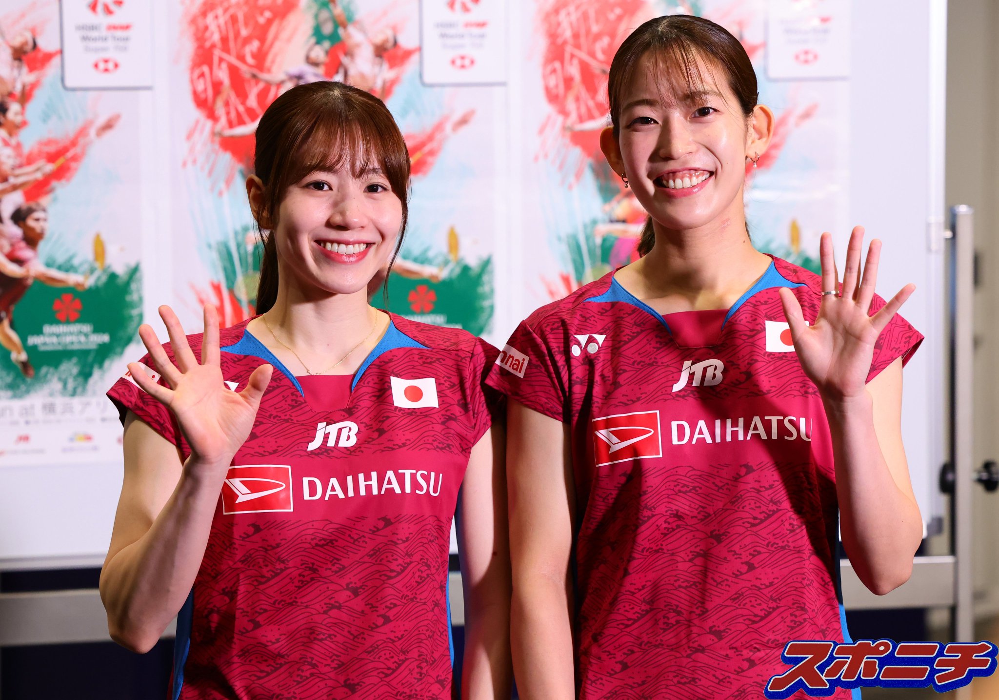 バドミントン　志田千陽　松山奈未　直筆サイン　色紙 4点セット 志田千陽 松山奈未 山口茜 直筆サイン色紙 缶バッジ