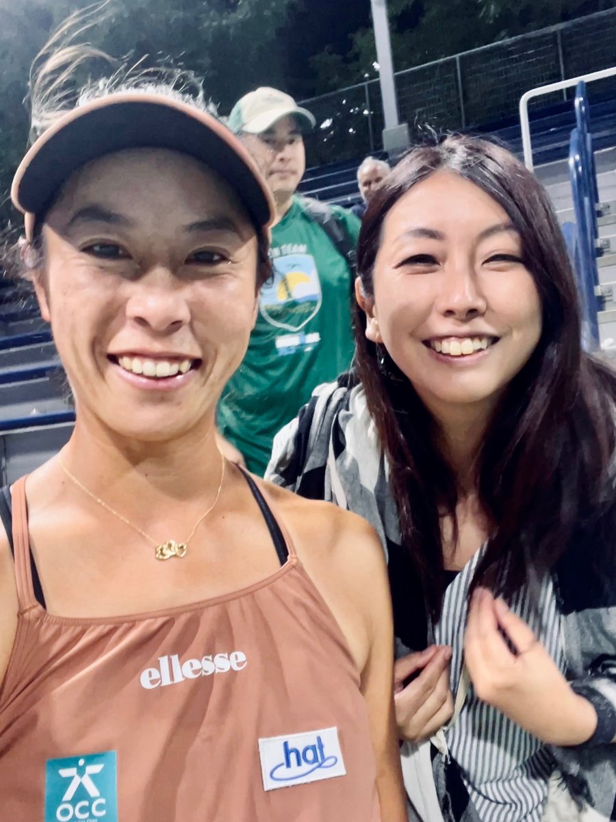 #柴原瑛菜 選手 #USOpen2024 シングルス予選一回戦突破、おめでとうございます㊗️
1stは圧倒、2ndは相手のレベルが上がっても我慢、3rdもリードされた後逆転勝利👏👏
ずっと生で観たかった好きな選手。
「写真撮りましょうか」て優しいオファー。黄色い声援送った甲斐アリ😁💕
#enashibahara #qualies