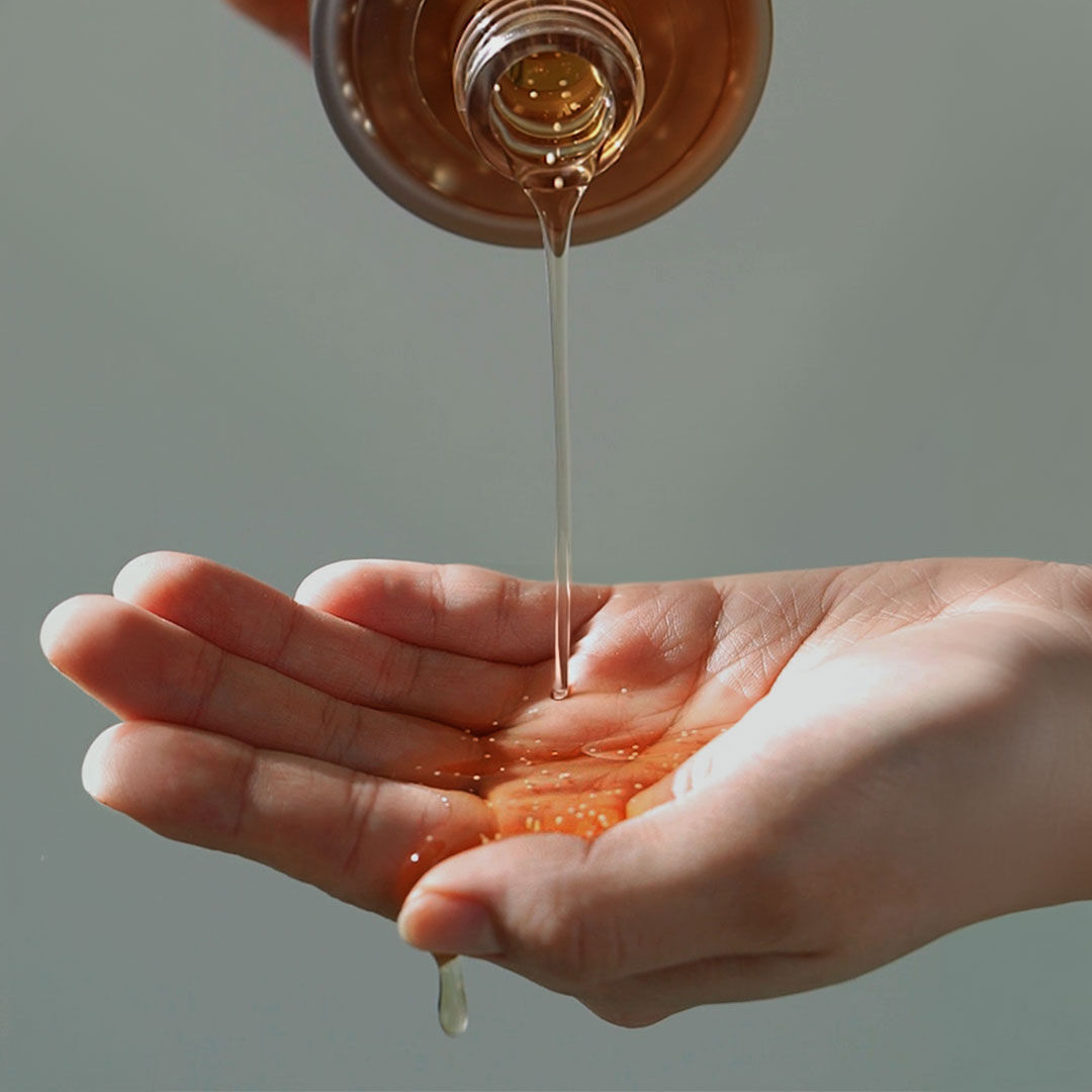 BLITHECOSMETIC's tweet image. A few drops of Blithe Vital Treatment 8 Beans = instant glow! 🌟✨ #BlitheBeauty #SkincareRoutine #RadiantSkin