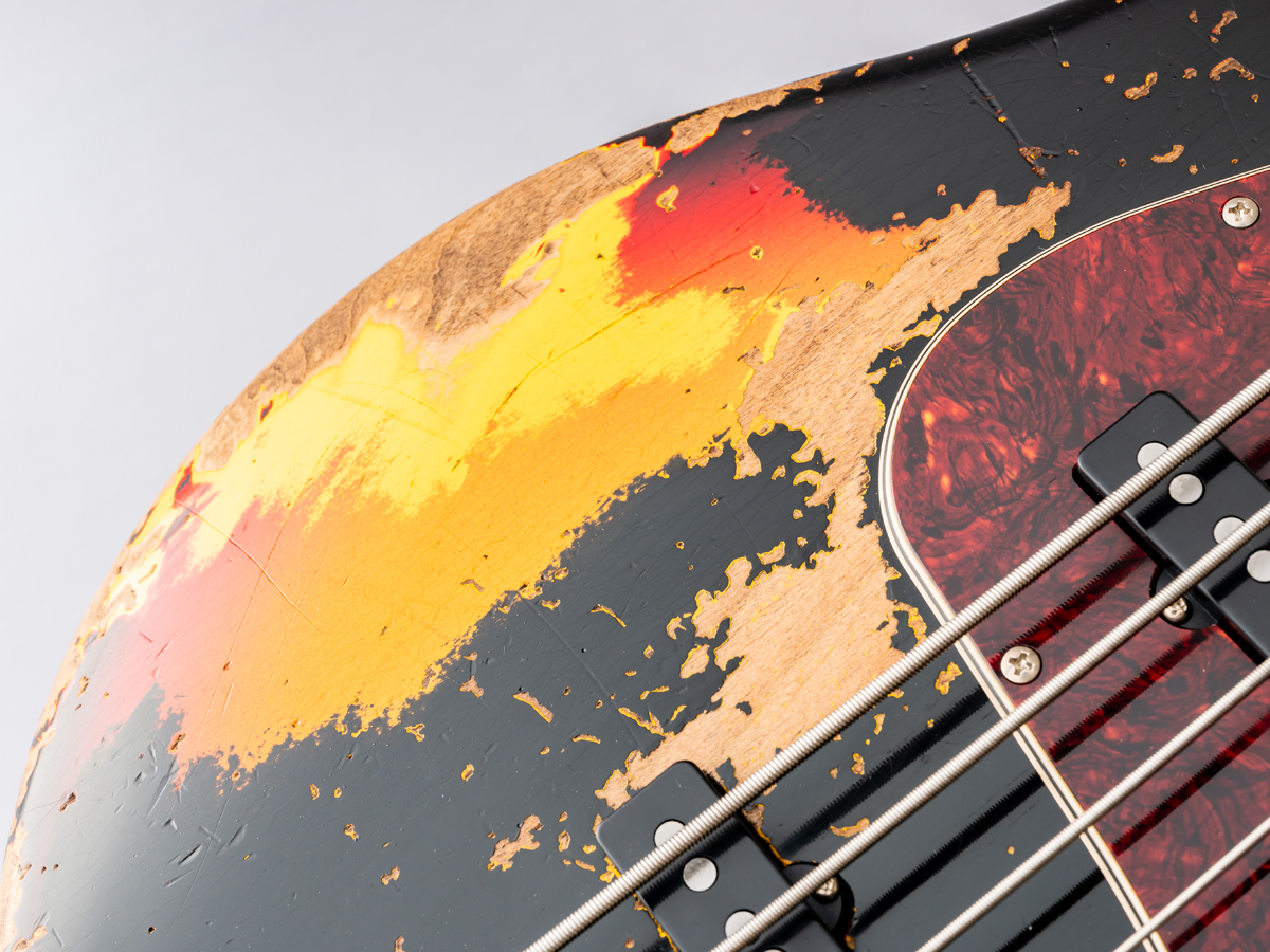 black smokerのtram masterは個人的にかなりおすすめです。5弦も4弦も