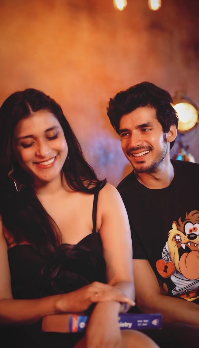 VibeGirlMannara's tweet photo. कुछ इस कदर वो मुझ से शर्माती है
 मैं मुस्कुराता हु तो वो नज़रें चुराती है ❤️ 

@memannara @paras_kalnawat 

#MannaraChopra #ParasKalnawat #ManRas #DheereDheere https://t.co/3OPYIYZfsX