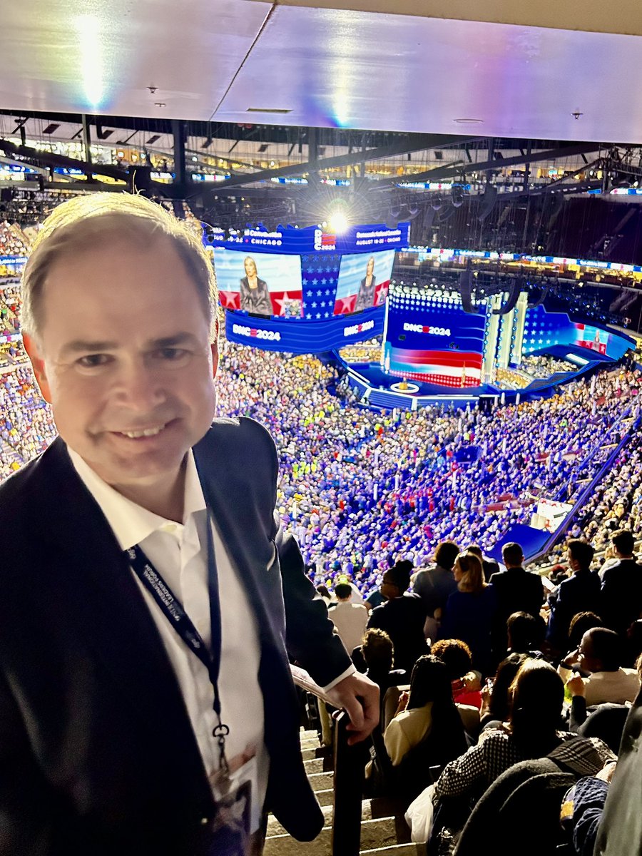 Fantastiske taler fra Barack og Michelle Obama til Demokraternes konvent. Fyldt med håb og optimisme, og en dyb, dyb tro på fællesskabets styrke. De er så seje de to❤️🇺🇸