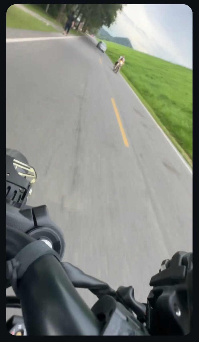 byl! guys mau tanya ini dek biu nyore dimana si? gue baru tau sisi thailand yg cakep ini sumpaaa😭🫶