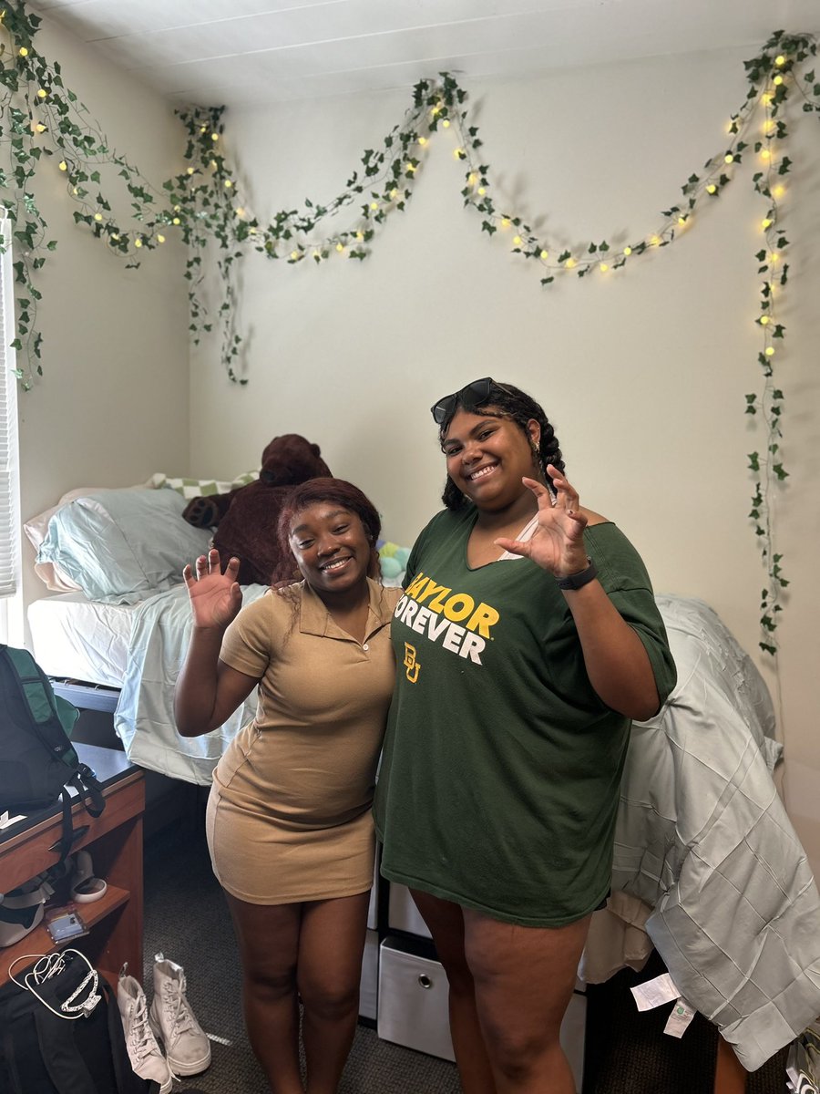 joyw78's tweet photo. Got my girl all moved in at BU!! So proud for Jasmine! Sic'em Bears! 💚💛💚💛 https://t.co/6DQc85BIYz
