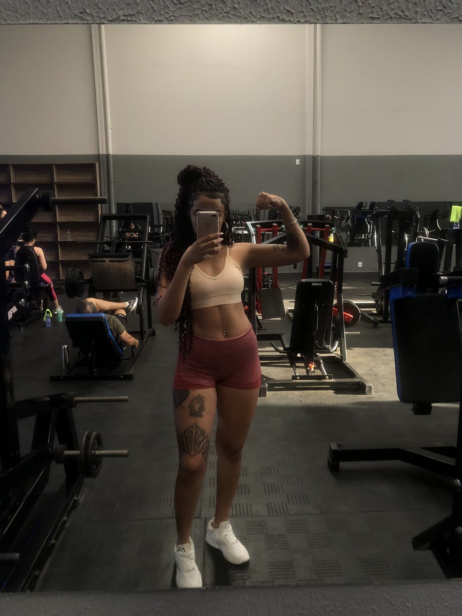 Se ri do meu mini bíceps vai ficar sem transar um ano.