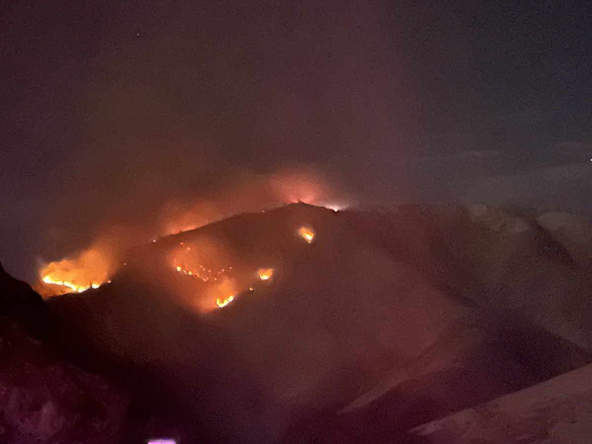 DenverChannel's tweet photo. JUST IN: US 6 is shut down in both directions as firefighters battle a wildfire burning near Clear Creek Canyon in Jefferson County.

Latest info: https://t.co/sb7RFKSAxK

📸: Jefferson County Sheriff's Office https://t.co/MfZ6IEmDvD