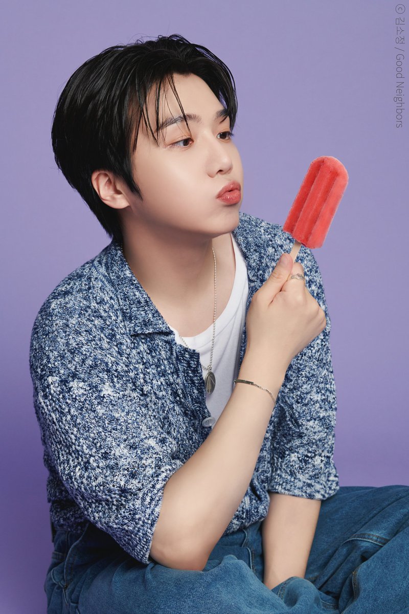 gnikr_tv's tweet photo. [#유어턴 #진호]📸
더운 여름을 이겨내기 위해
아이스크림을 먹는 진호🧸

매월 2만원 이상 정기후원 신청하면,
유어턴 팔찌와 진호&amp;후이의 
미공개 자선화보가 담긴 특별후원키트
추첨을 통한 친필싸인 폴라로이드까지 드려요💖
👉  https://t.co/DltgDStWX1 https://t.co/VqpMi2BY4z