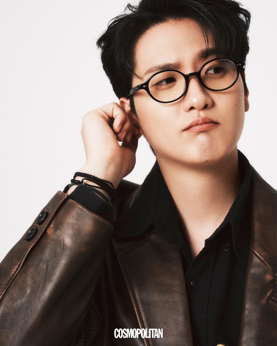 ryungkive's tweet photo. 신광일 뿔테 저요😍 https://t.co/Nkl65goLP8