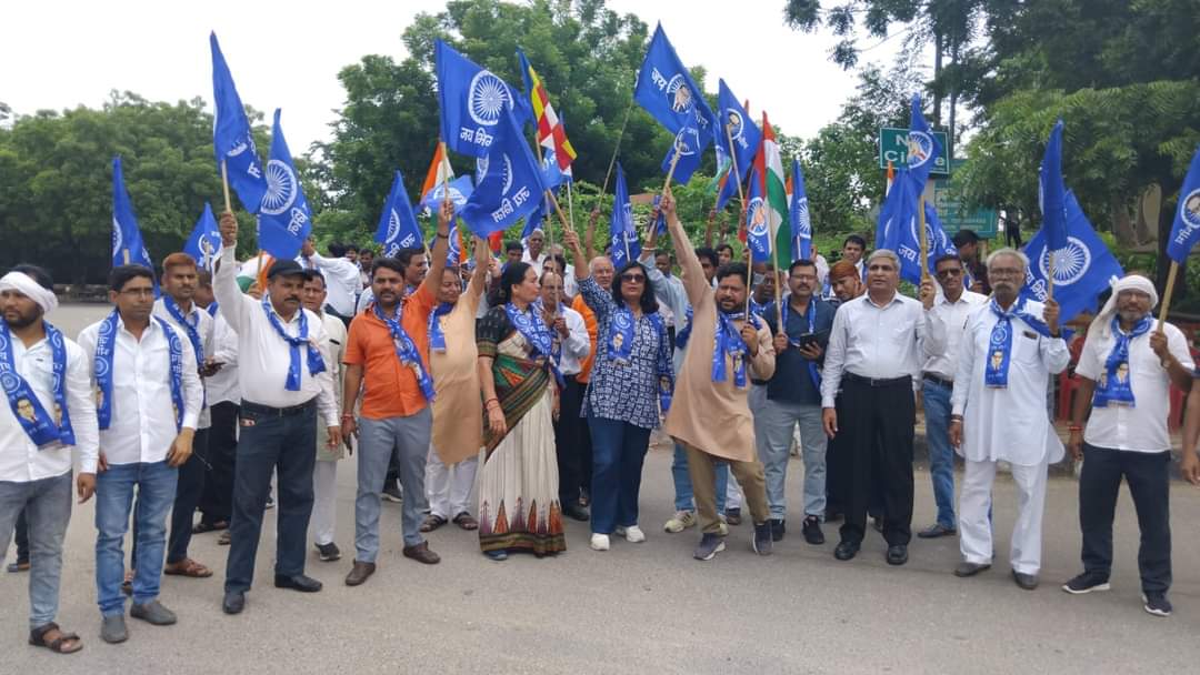 बहनजी ने कहा है भारत बंद तो बंद ।
 #21_अगस्त_भारत_बंद