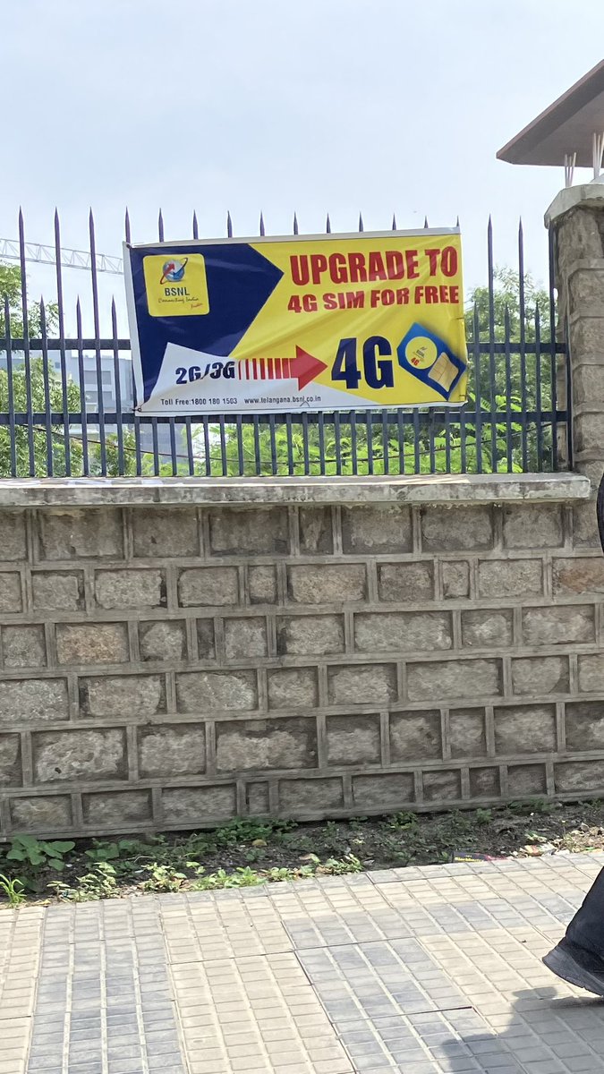 centre_leftt's tweet photo. Upgrade to 4G for free. https://t.co/B9PmOsy0Rk