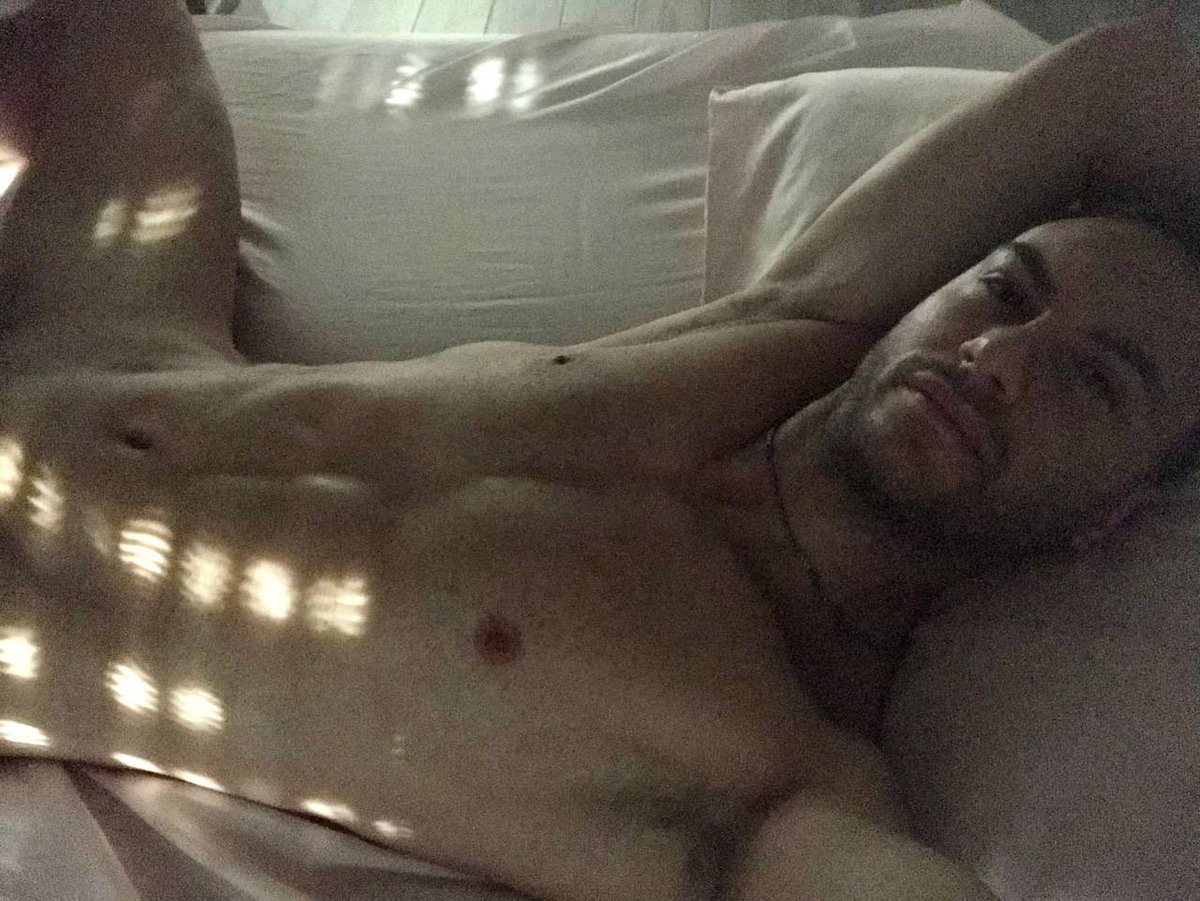 FuckFunny7's tweet photo. Oggi sveglia presto! Sarebbe bello avere qualcuno che mi porta la colazione……. https://t.co/3cmWHRdT7k