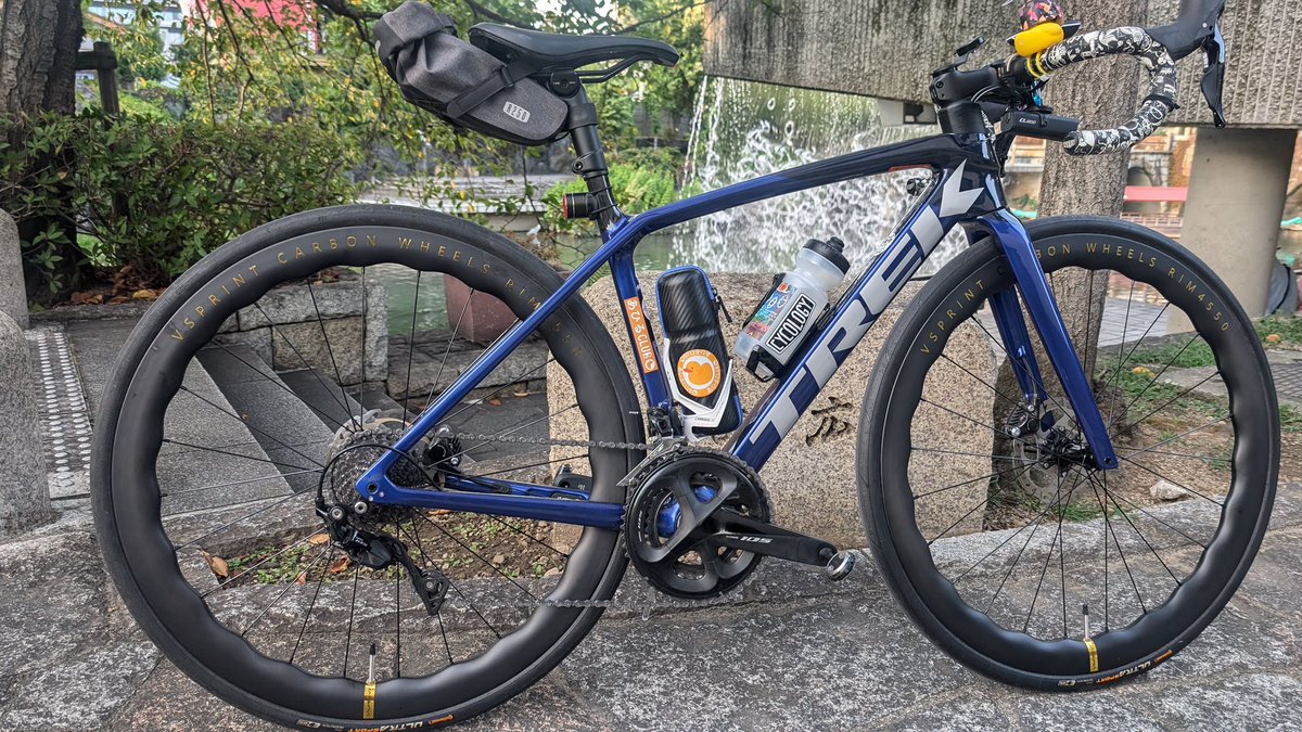 yossy44444444's tweet photo. ロードバイク乗り始めて一年以上が過ぎそろそろホイールをと
あひるCLUBデザイナーろぉらさんに相談
 #ODIN の公式サポーターをされているということで
  #SSV50 を紹介頂きまして購入
35kmから40kmへの加速感が素晴らしかった
また楽しくなりそうだ🐤

#あひるCLUB 岐阜支部
#vsprint
#trekemondasl5 https://t.co/oRSHteiTB2