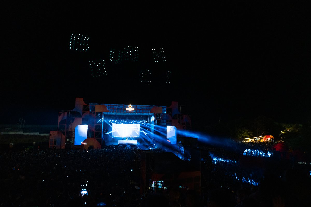 Flock Drone Art (@flockdroneart) on Twitter photo El festival <a href="/Brunch_BCN/">Brunch Electronik Barcelona</a>, sorprendió a los asistentes del evento con un espectáculo de drones durante dos días. Acompañados de la mejor música del momento, nuestros drones alzaron el vuelo en una de las sesiones del famoso DJ y productor musical <a href="/BB_BORISBREJCHA/">Boris Brejcha</a> 👇🏼 El festival <a href="/Brunch_BCN/">Brunch Electronik Barcelona</a>, sorprendió a los asistentes del evento con un espectáculo de drones durante dos días. Acompañados de la mejor música del momento, nuestros drones alzaron el vuelo en una de las sesiones del famoso DJ y productor musical <a href="/BB_BORISBREJCHA/">Boris Brejcha</a> 👇🏼