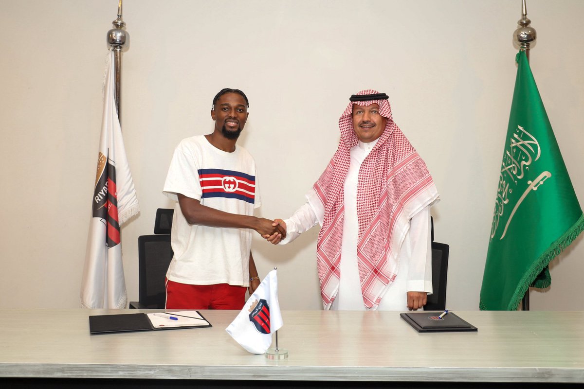 arisplusgr's tweet image. 🚨🇬🇭 Ο Μπερνάρ Μενσά υπέγραψε μονοετές συμβόλαιο με την Αλ Ριάντ ΣΚ – εντάχθηκε ως ελεύθερος 

Ο Άρης είχε δείξει έντονο ενδιαφέρον για την περίπτωσή του