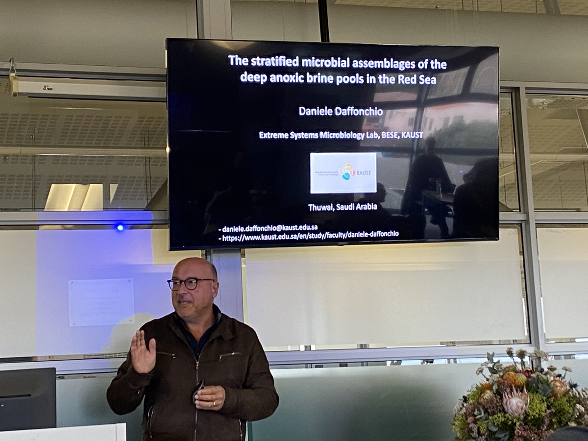 daughteroftyme's tweet photo. @IMBM_Lab_UWC @robdfinn @MortenLimborg @BlueRemediomics @UWConline @emblebi @evohologen Daniele Daffonchio shared cool work on elucidating the microbial community stratification along the salinity gradients in brine pools. https://t.co/0RLN2mQnxJ
