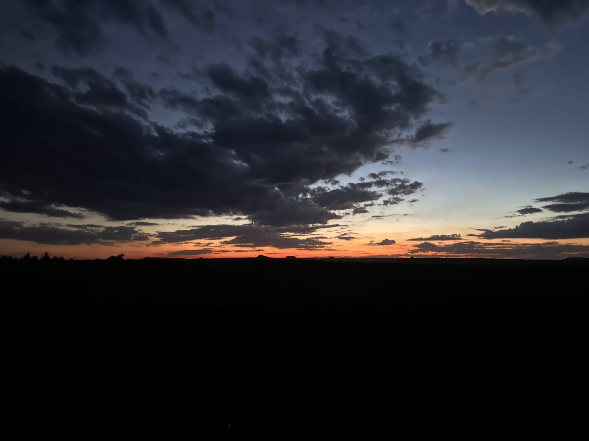 За териконами сонце встає