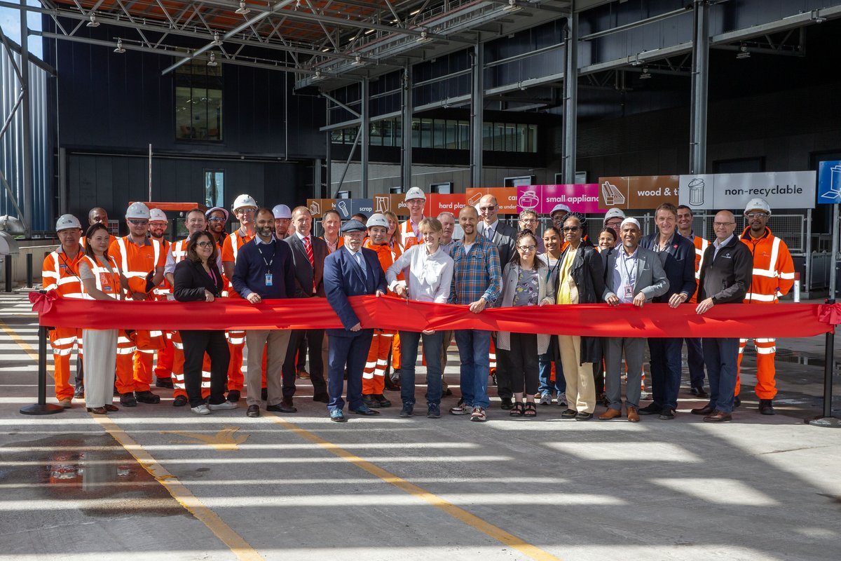 connectNLWA's tweet image. Got stuff to bin or recycle? 💺🪵👕🛋️

Whizz by the new Edmonton EcoPark Reuse and Recycling Centre. Located between #Enfield, #Haringey &amp;amp; #WalthamForest, just off the A406, it accepts over 25 different types of waste.

It's quick &amp;amp; easy to book a visit: nlwa.gov.uk/EcoPark-RRC