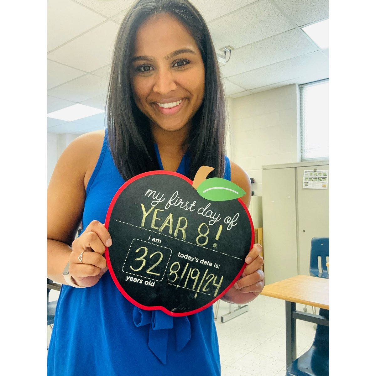 First day of school pic! 🍎 Back in the classroom where it all began. What’s up, Lewis HS?!

#FirstDayFairfax #firstdayofschool <a href="/fcpsnews/">Fairfax Schools 🌟</a>