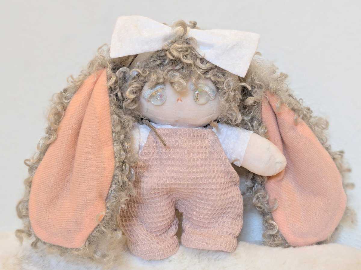 chabizo115's tweet photo. ケモっ子うさぎちゃんの服も完成🪡今回はナチュラルな感じに仕上げ���みました✨明日の21時からBOOTHにてお家探し開始しようと思います🫡
素敵なご縁がありますように✨
 #ぬい活  #ぬい撮り  #自作ぬい  #ハンドメイド  #ケモっ子  #お家探し  #カボションアイのぬい  #ぬい蔵Chabee https://t.co/d2TUCJw4ju