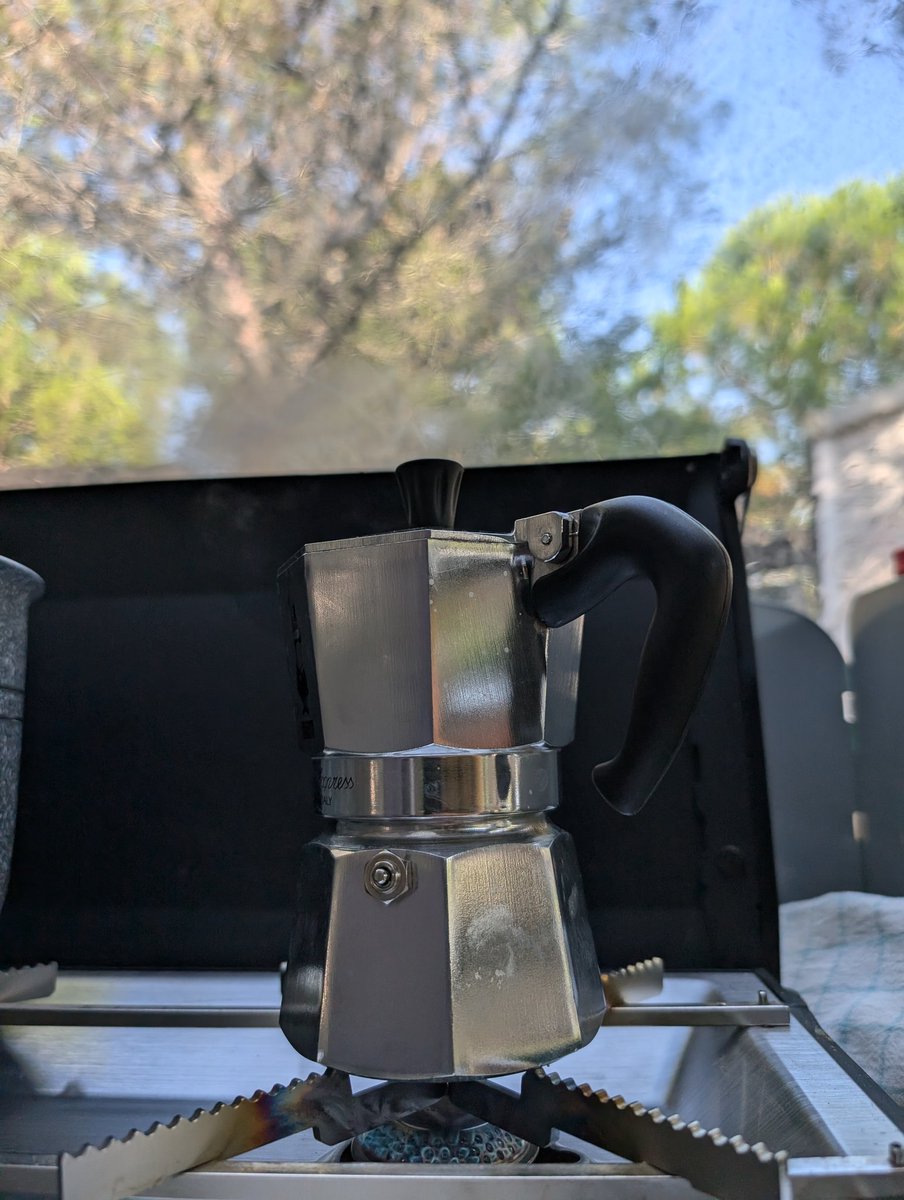 RollingSohn's tweet photo. Der einzige legitime Kaffee am Campingplatz in Italien ...

 #BialettiUltra #BellaItalia #rAuszeit https://t.co/SdXKzkN2qN
